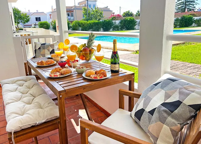 Oura Modern Poolside Condo By Becherish