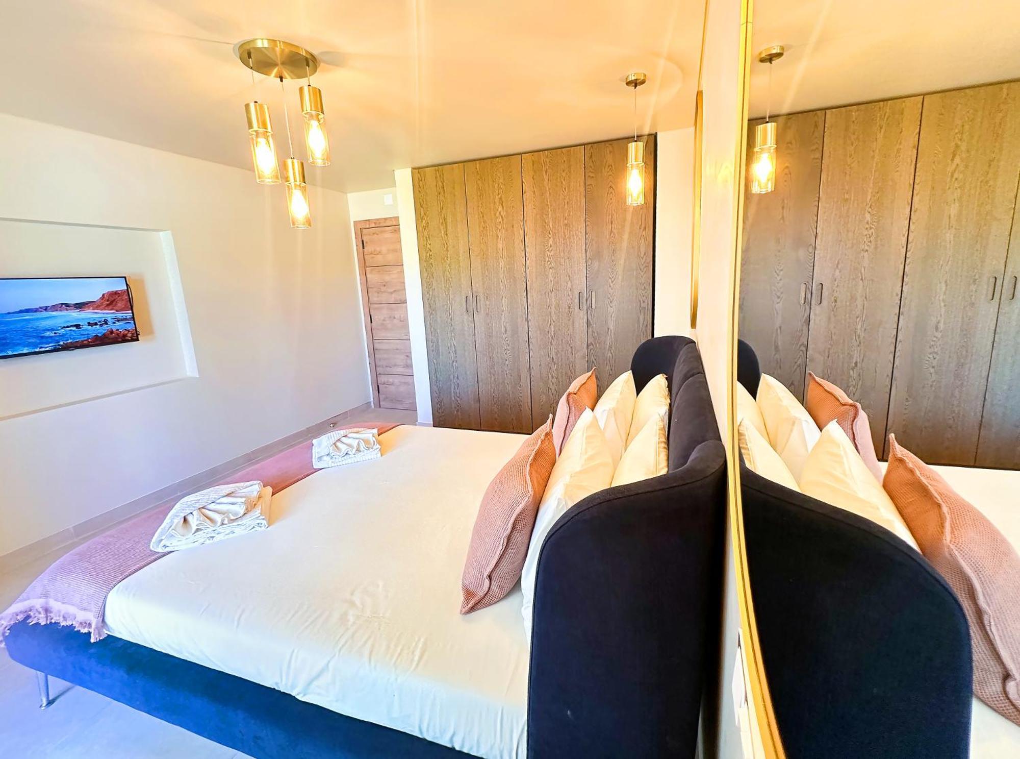 Oura Modern Poolside By Becherish Appartement *