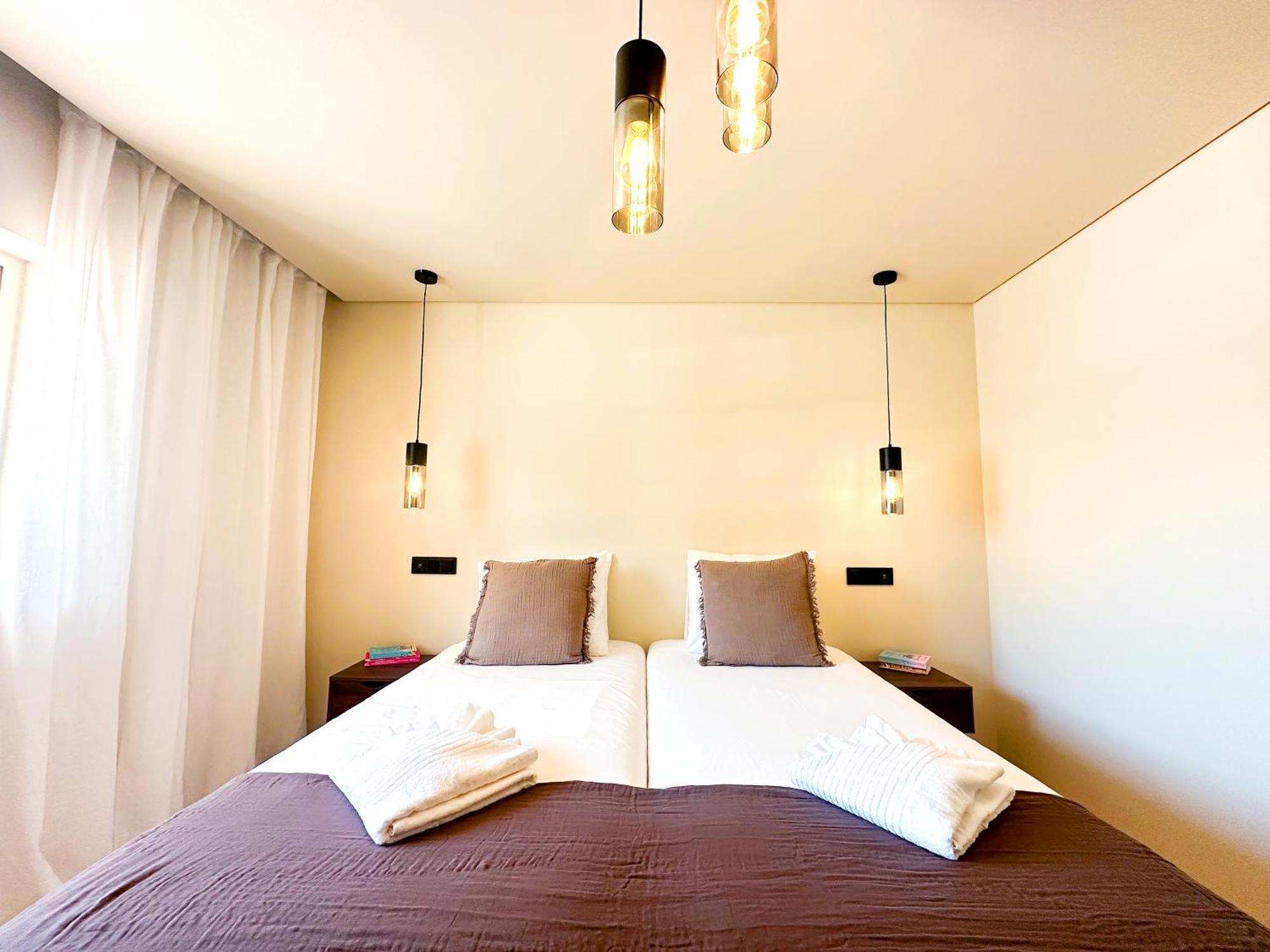 Oura Modern Poolside By Becherish Appartement *
