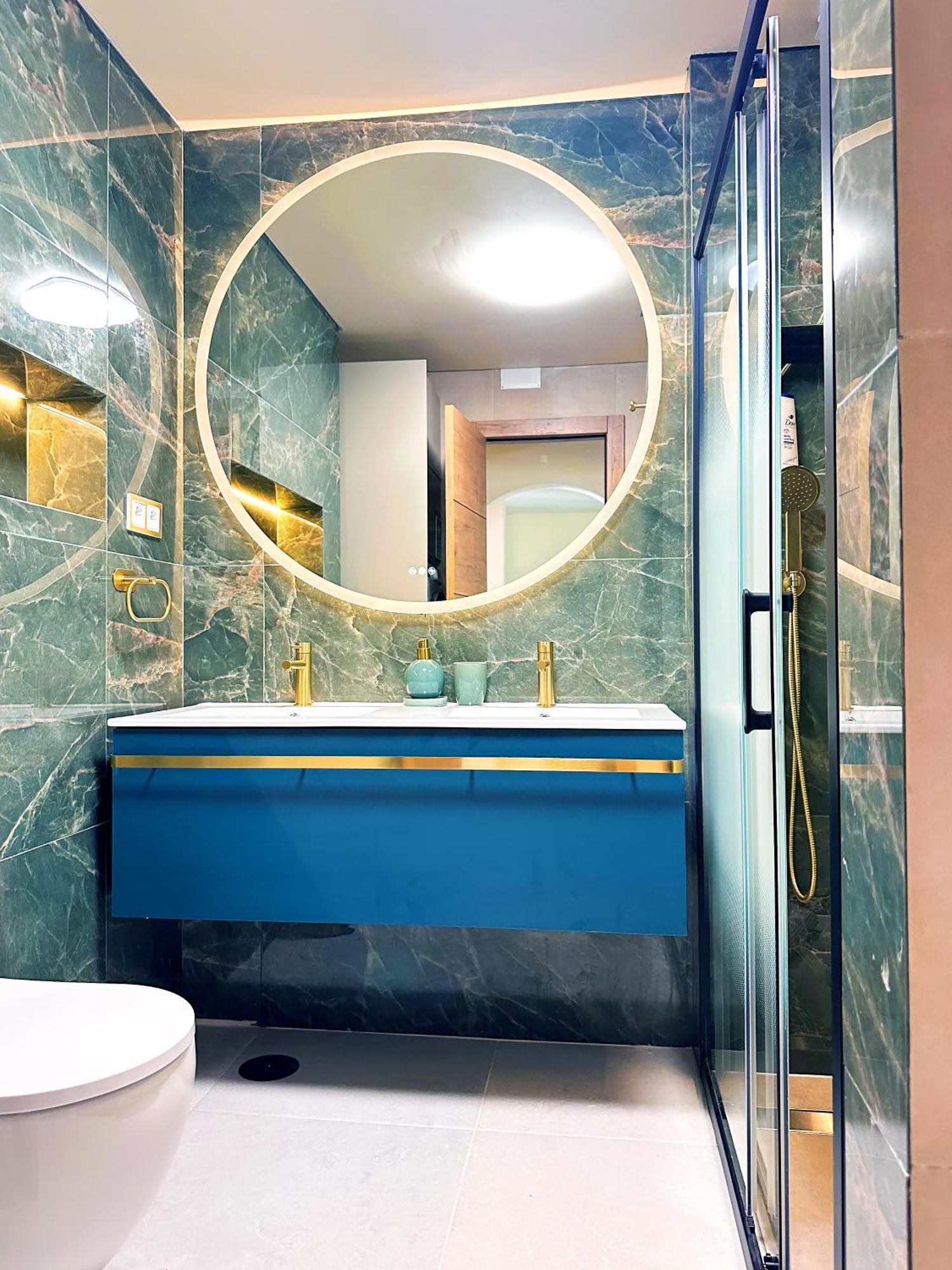 Oura Modern Poolside By Becherish *