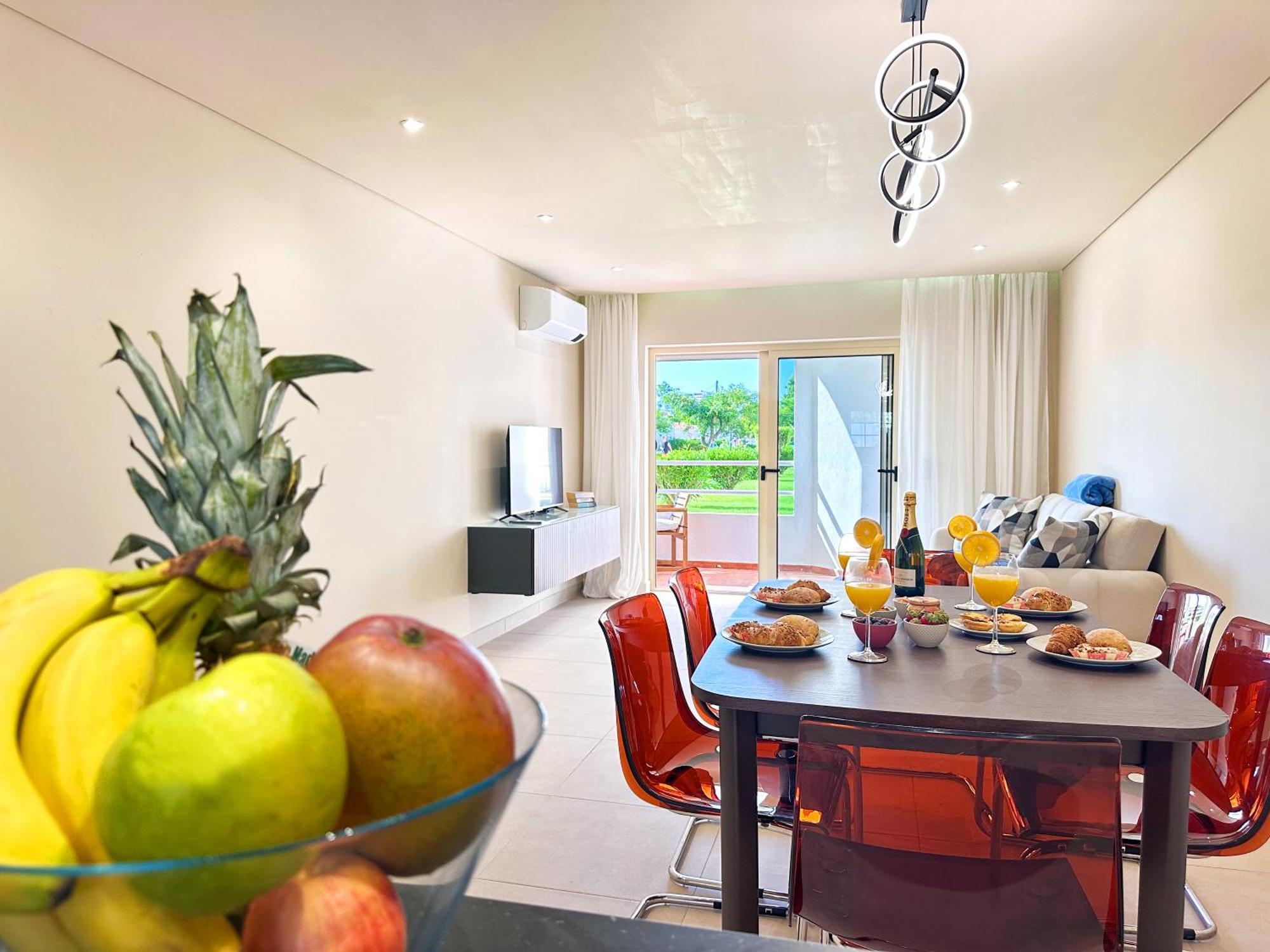 Oura Modern Poolside By Becherish Appartement