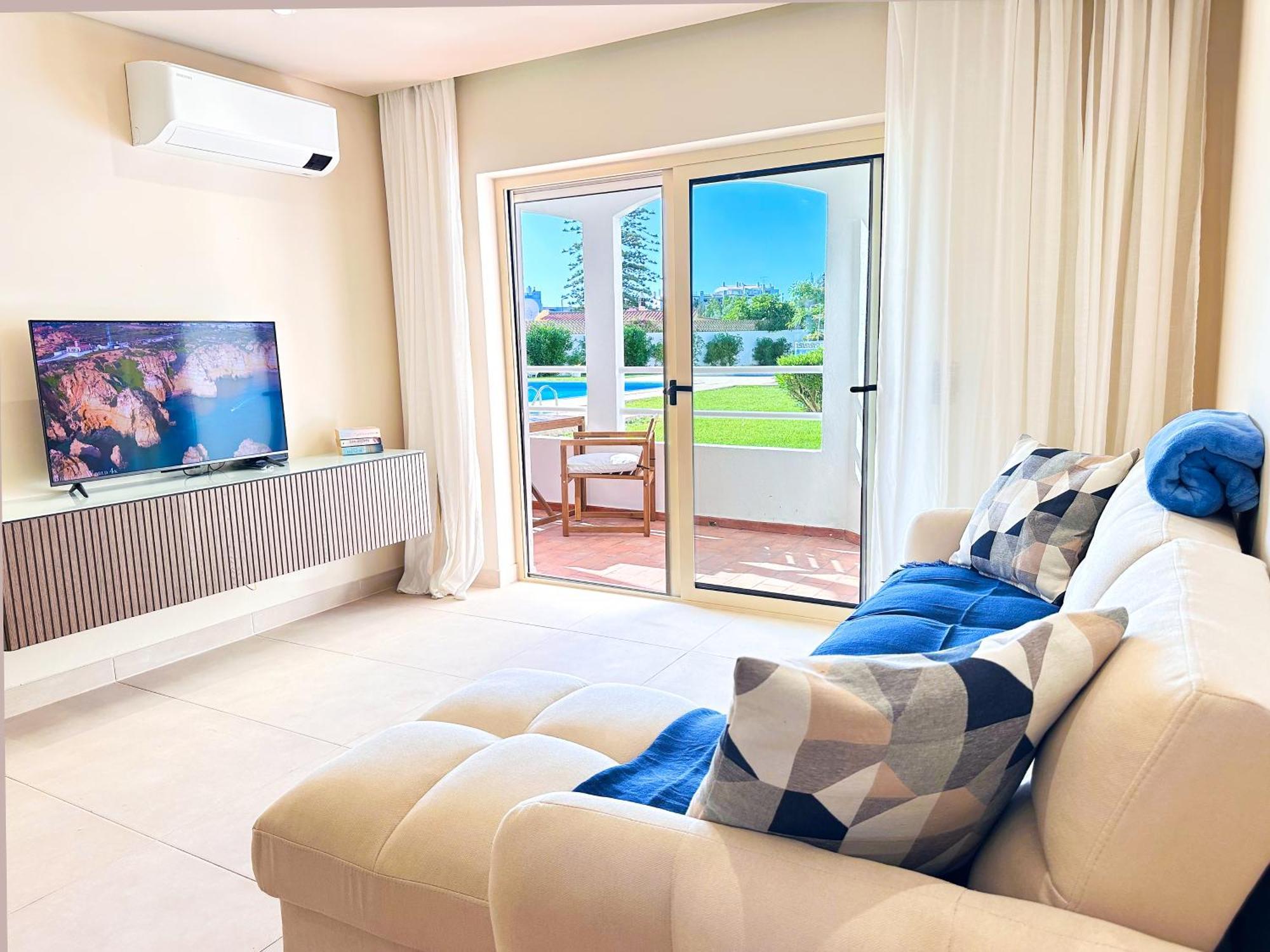 Appartement Oura Modern Poolside By Becherish