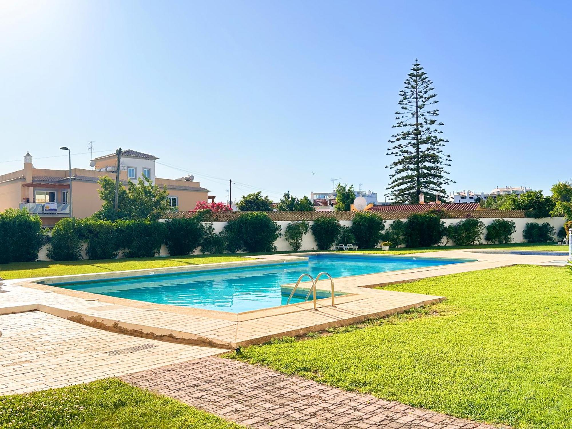 Oura Modern Poolside By Becherish Appartement *