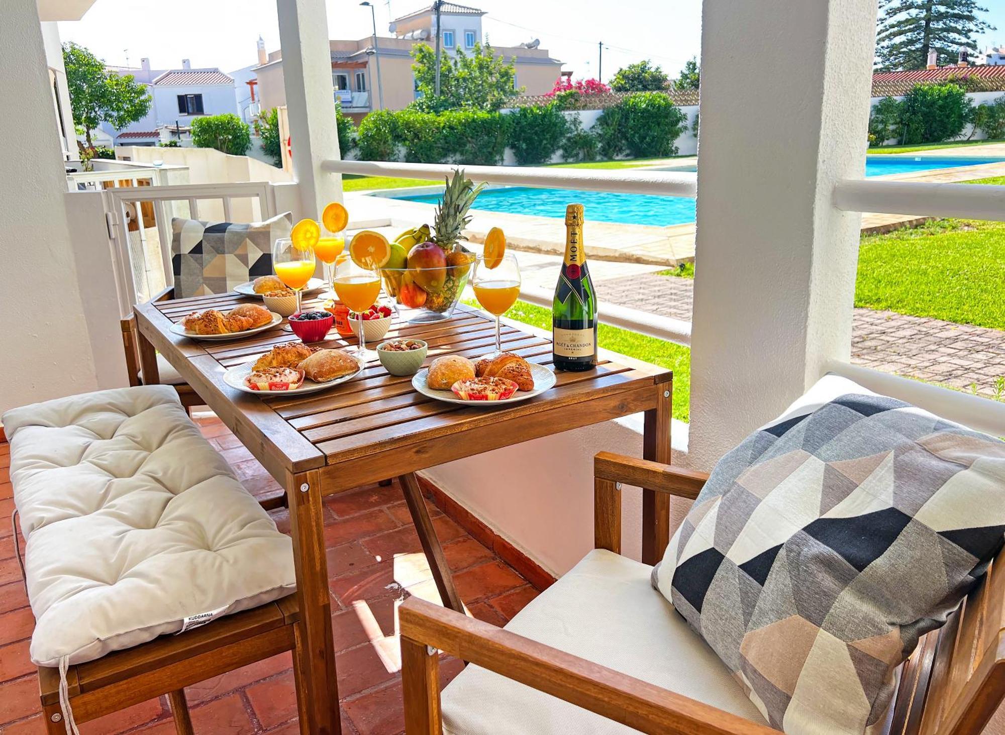 Oura Modern Poolside By Becherish Albufeira